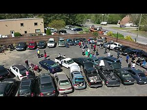 subasta de remolques con filas de carros incautados en venta